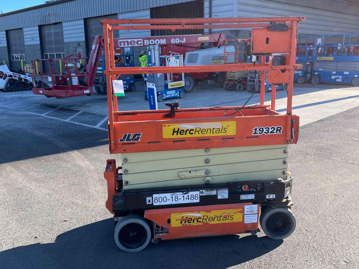 2017 JLG 1932R