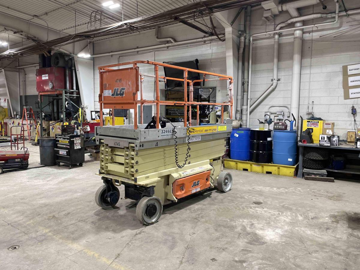 2014 JLG 3246ES