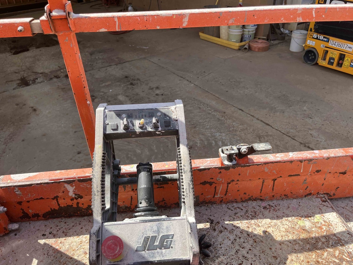 2017 JLG 2632ES-7
