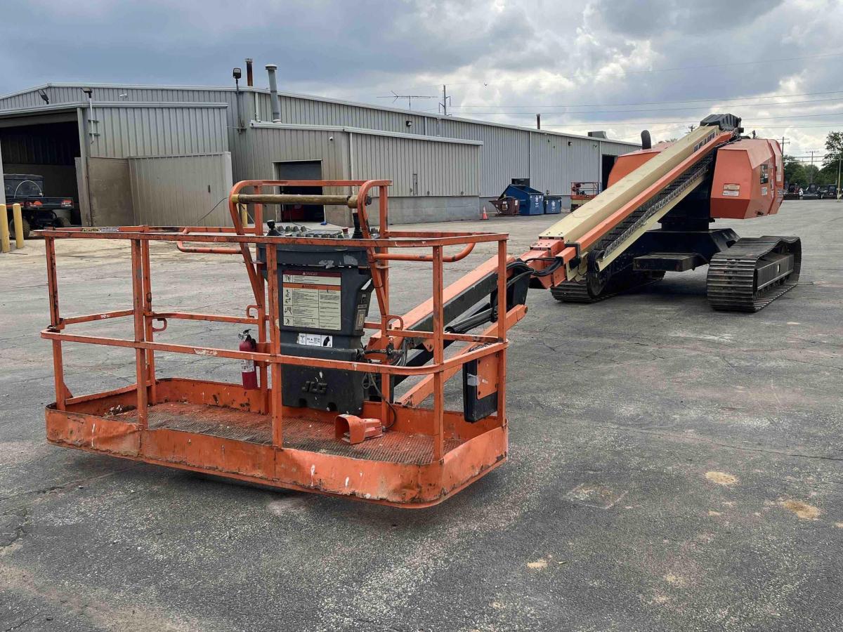 2017 JLG 660SJC