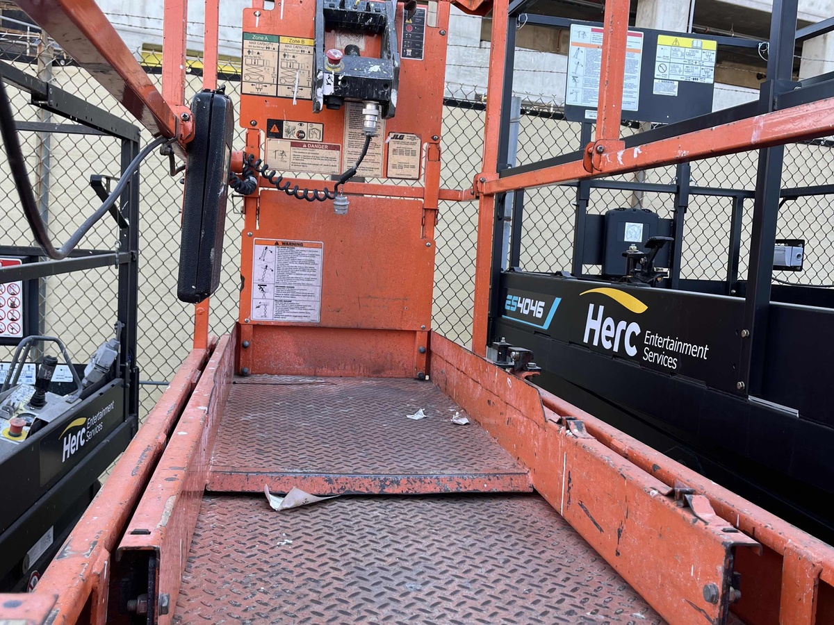 2017 JLG 2632ES-5