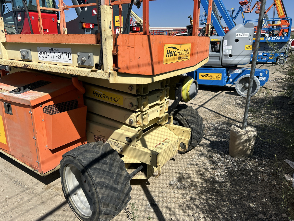 2017 JLG 260MRT-5