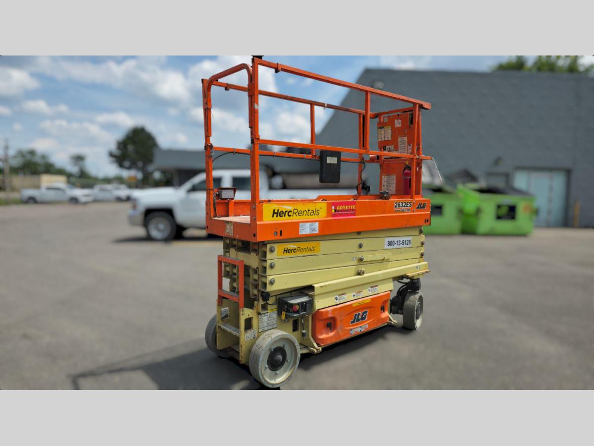 2017 JLG 2632ES