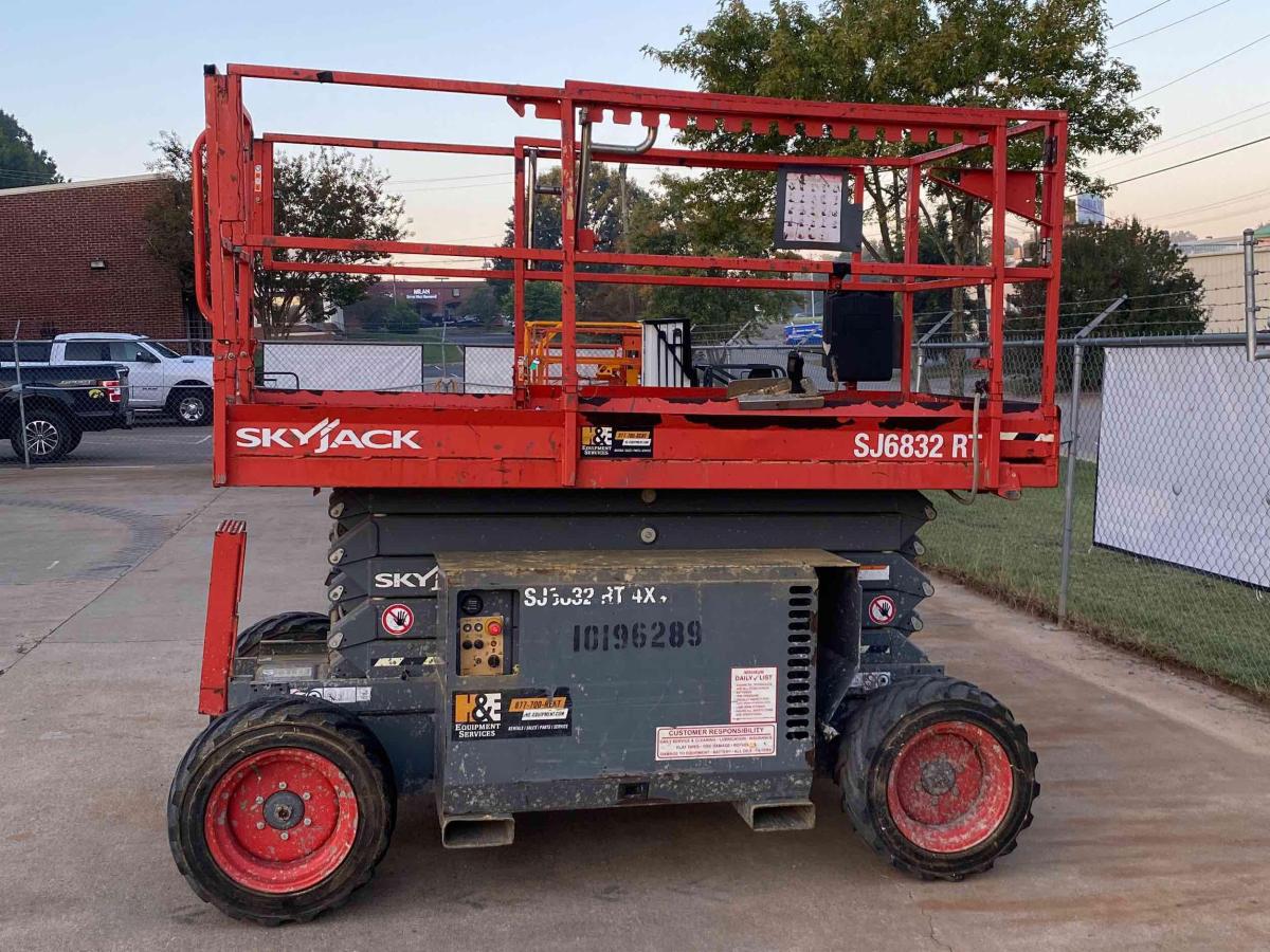 2016 Skyjack SJ-6832RT