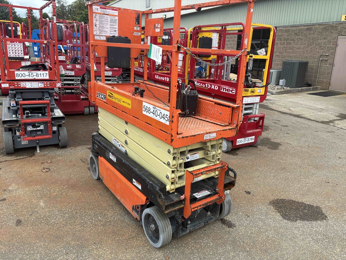 2018 JLG 1932R-3