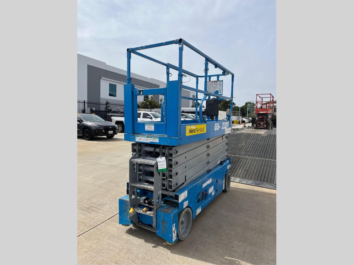 2017 Genie GS-3232