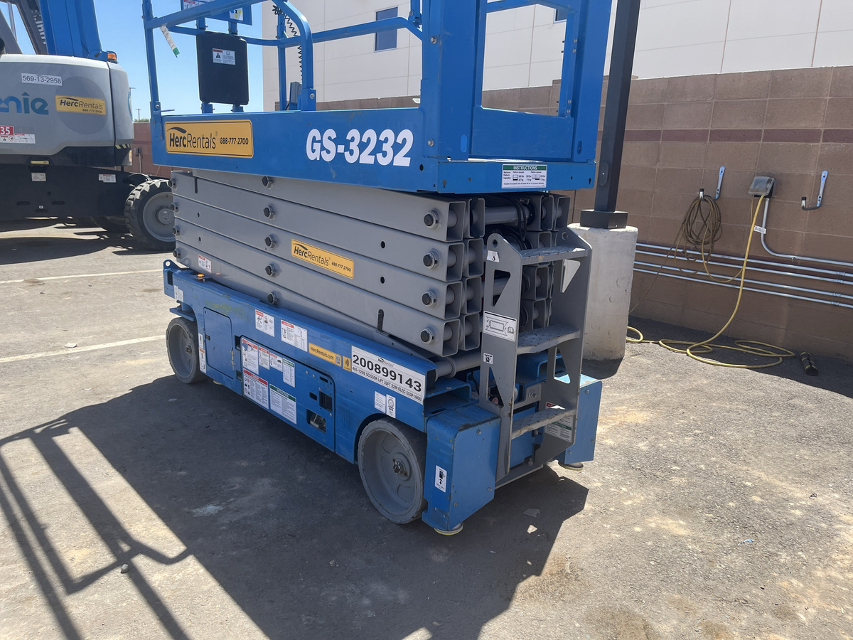 2019 Genie GS-3232