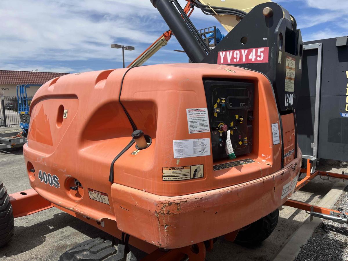 2016 JLG 400S