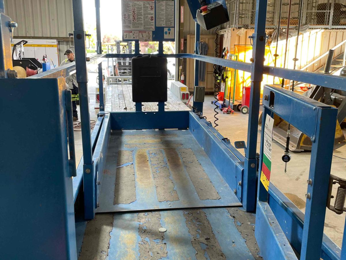 2017 Genie GS-3232