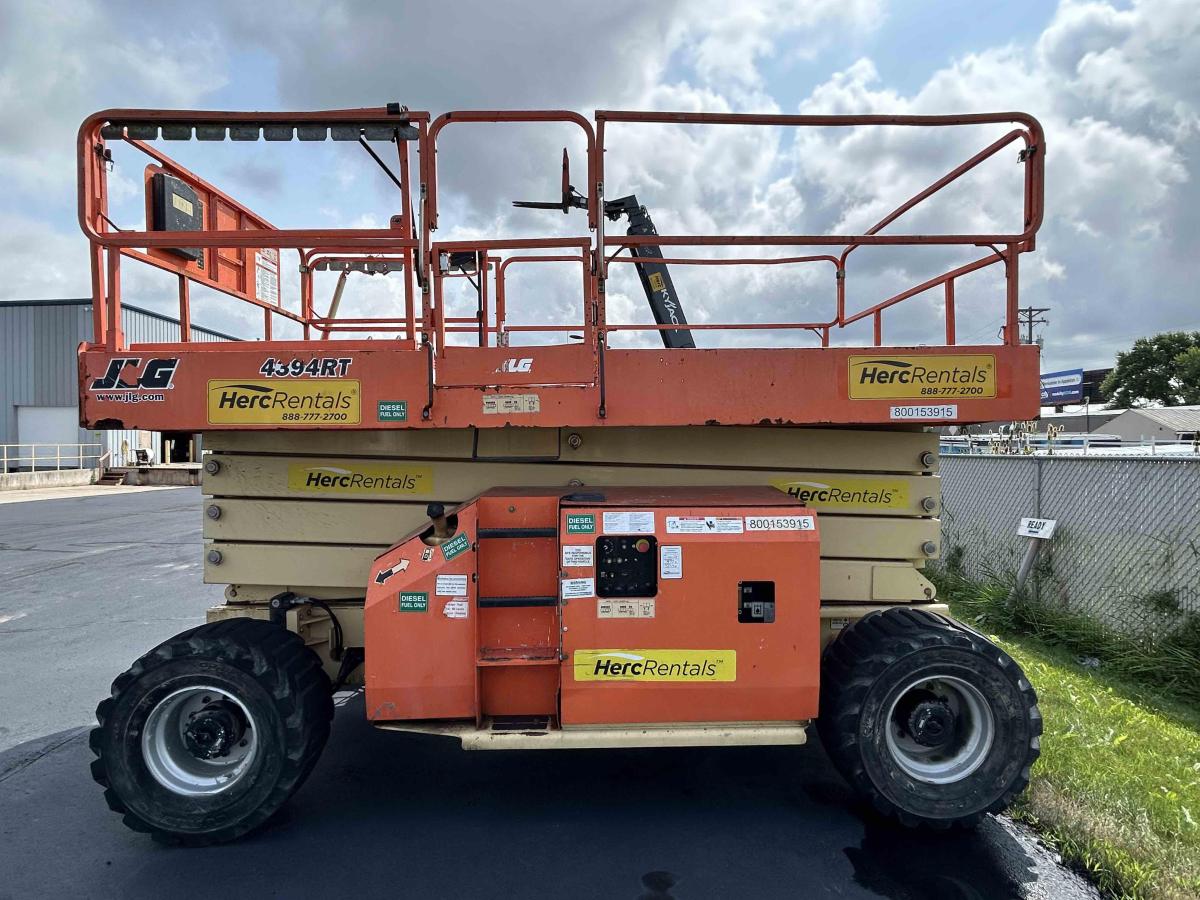 2017 JLG 4394RT