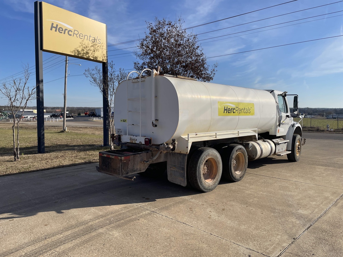 2015 Freightliner M2106-2