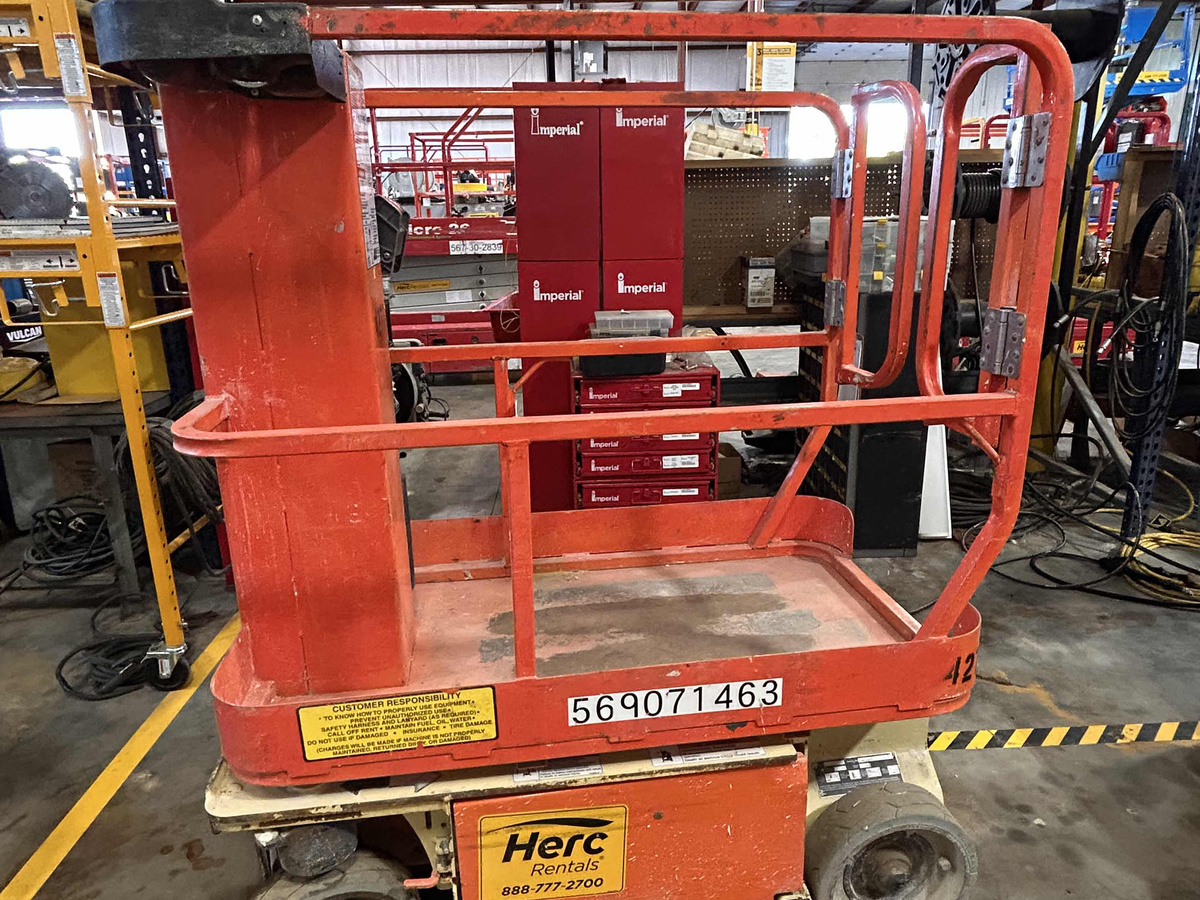 2014 JLG 1230ES