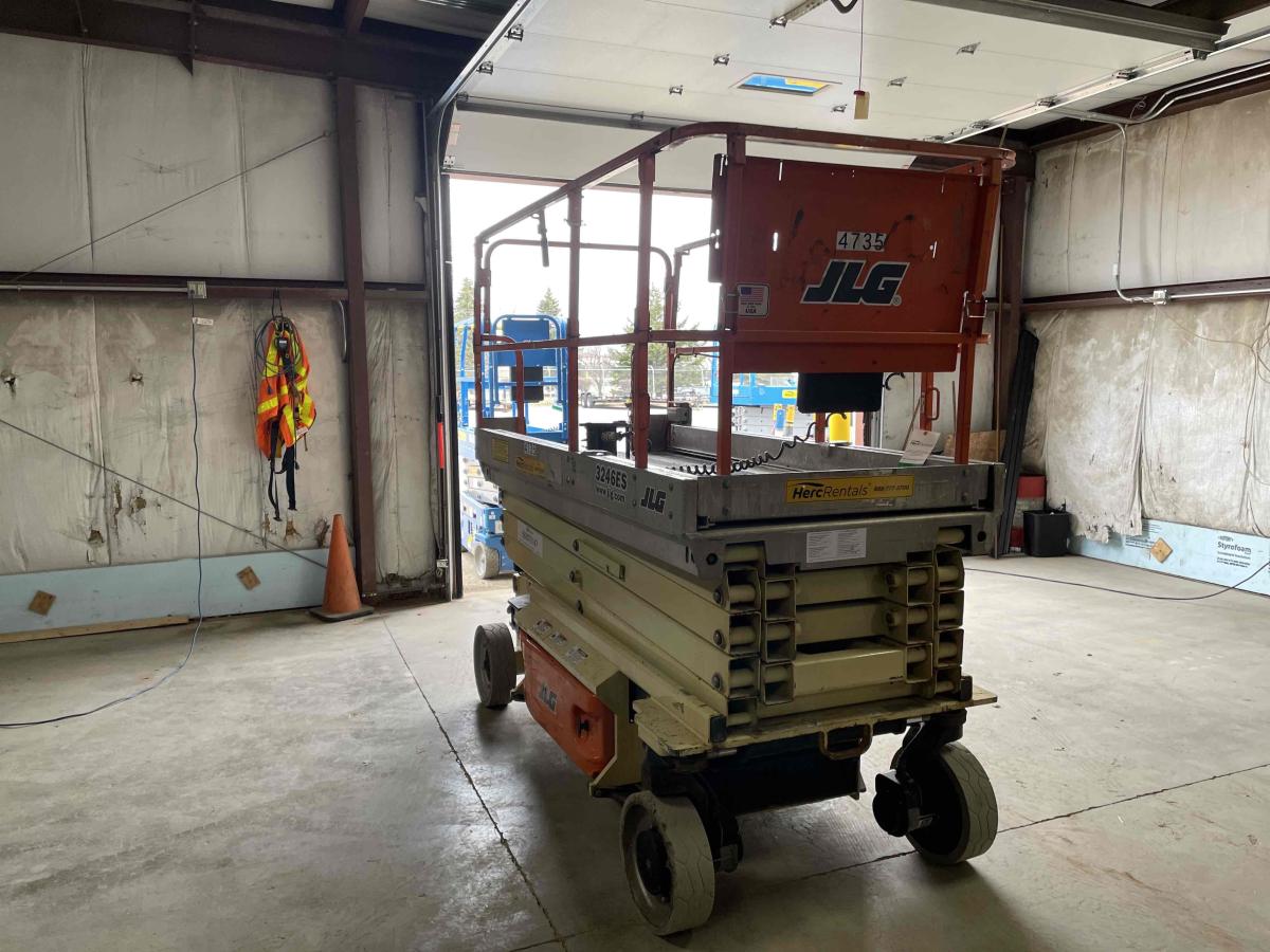 2014 JLG 3246ES