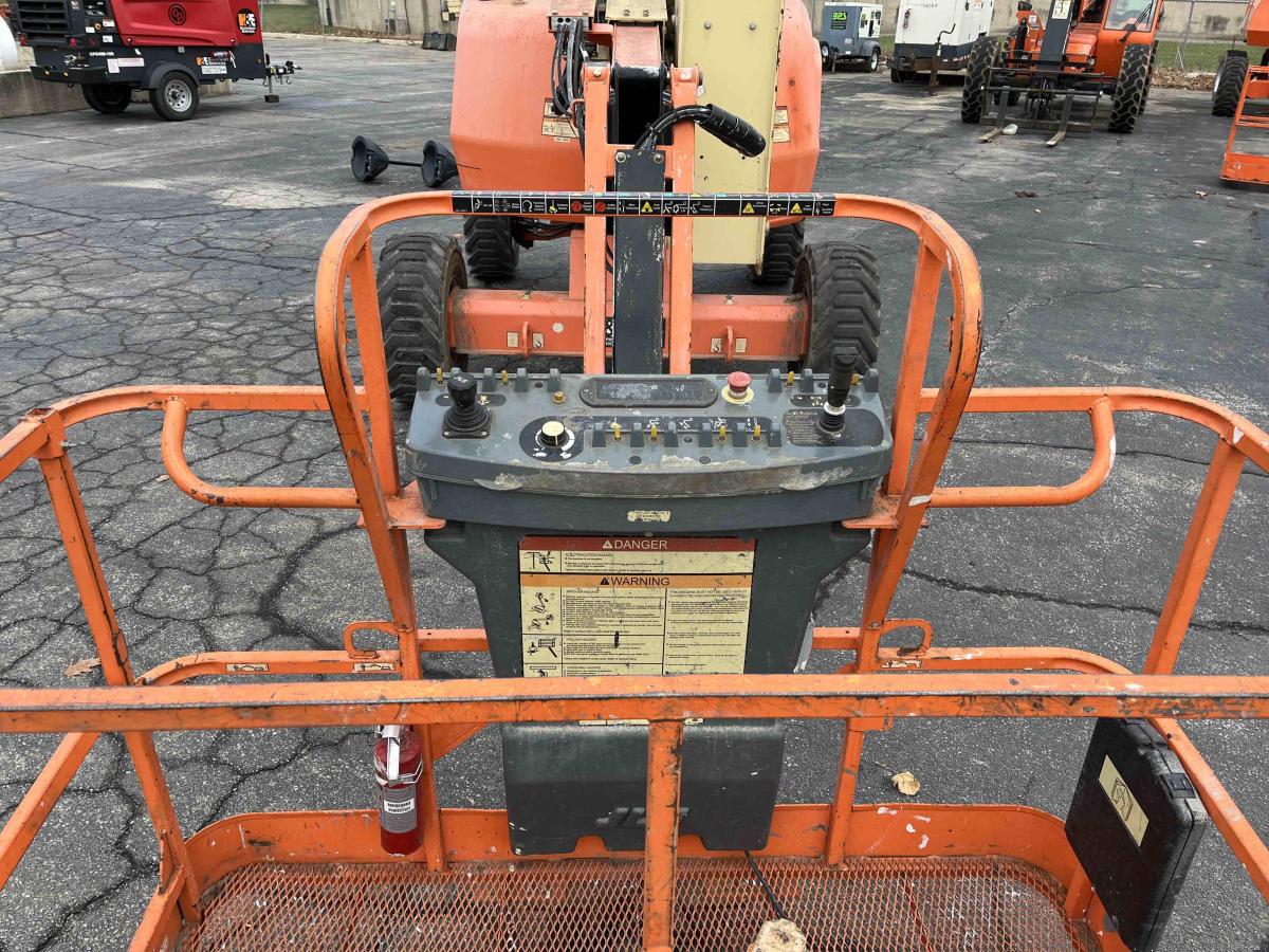 2016 JLG 450AJ