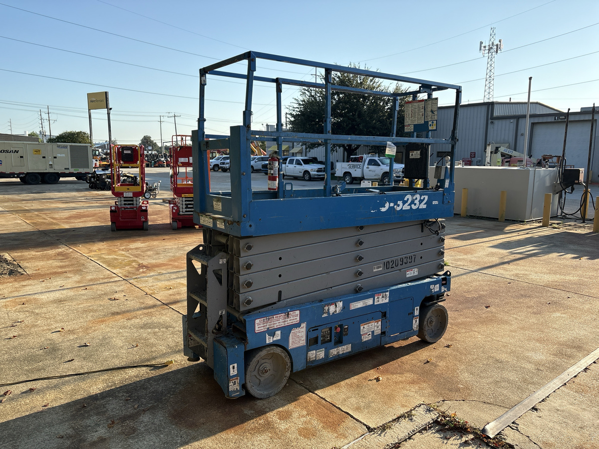 2017 Genie GS-3232