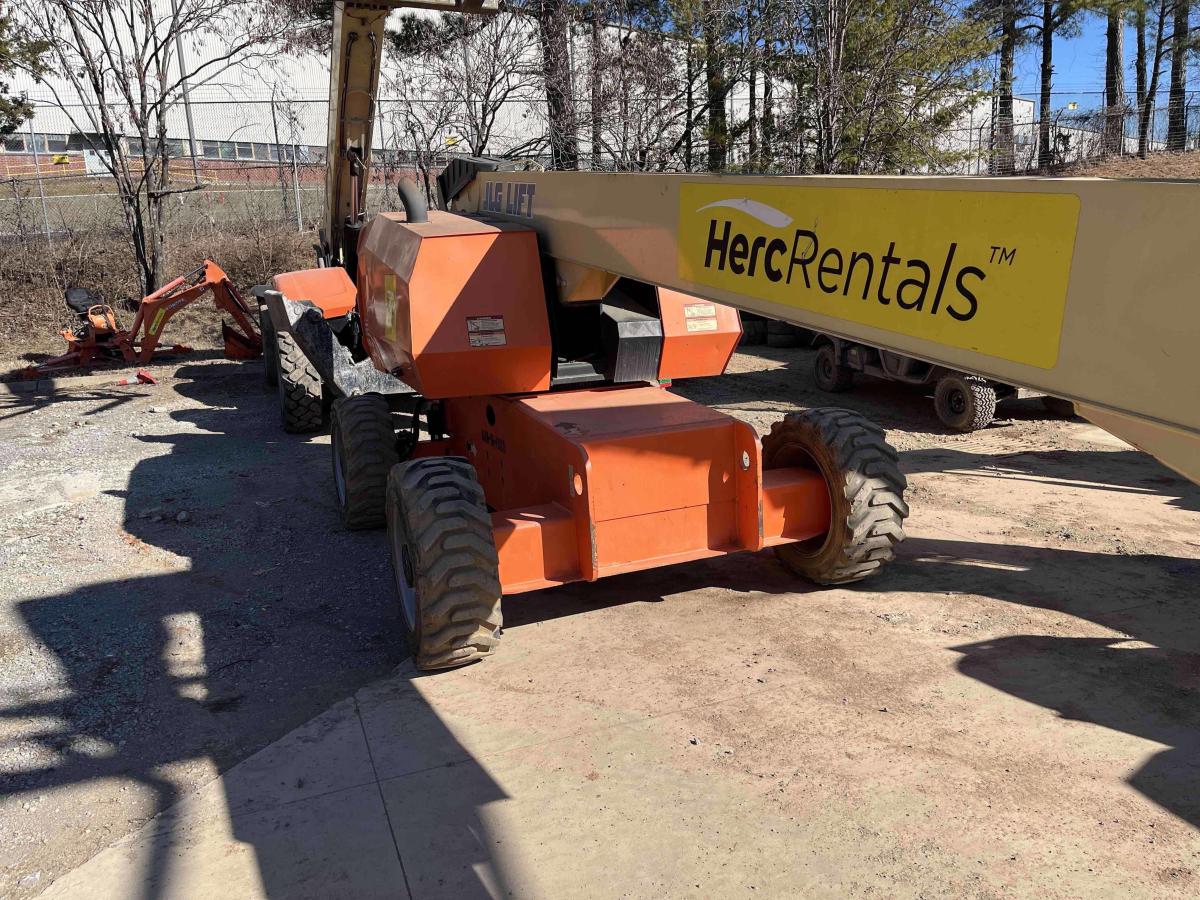 2017 JLG 660SJ