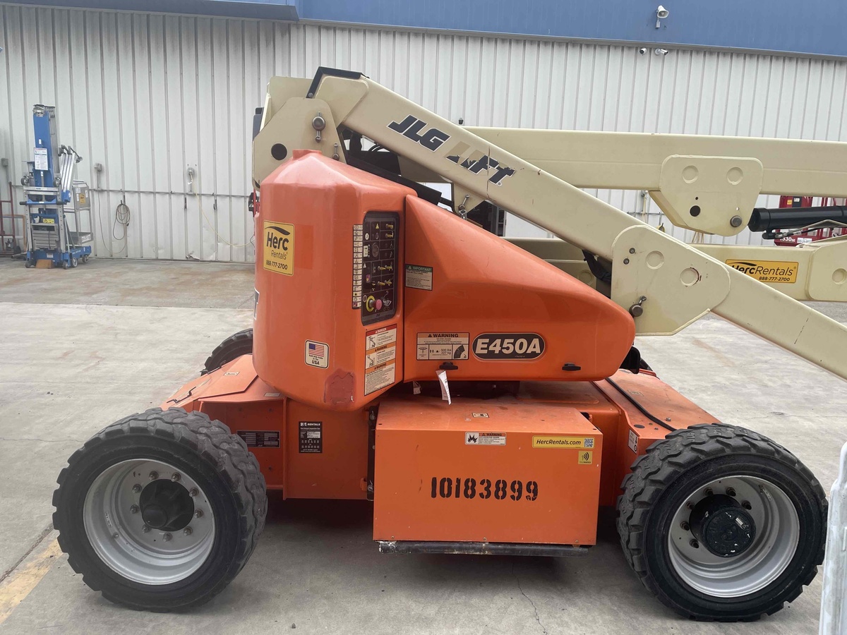 2016 JLG E450A-7