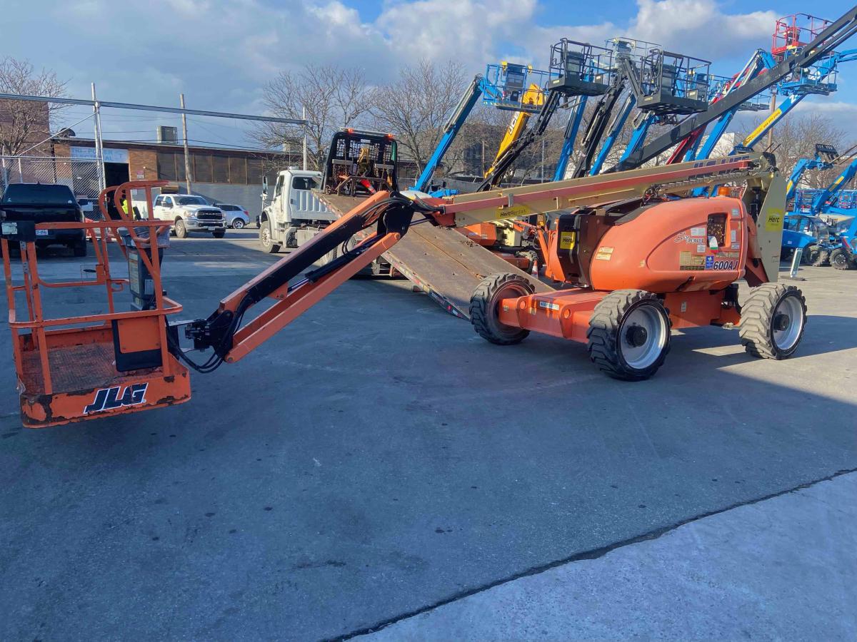 2013 JLG 600AJ