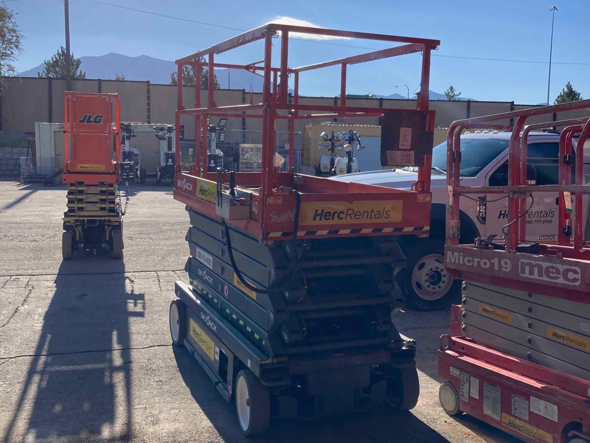2017 Skyjack SJ4740