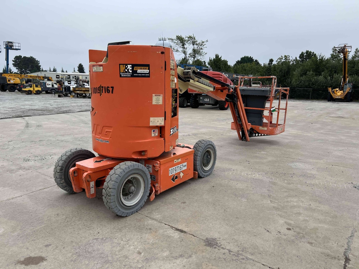 2016 JLG E300AJ-4