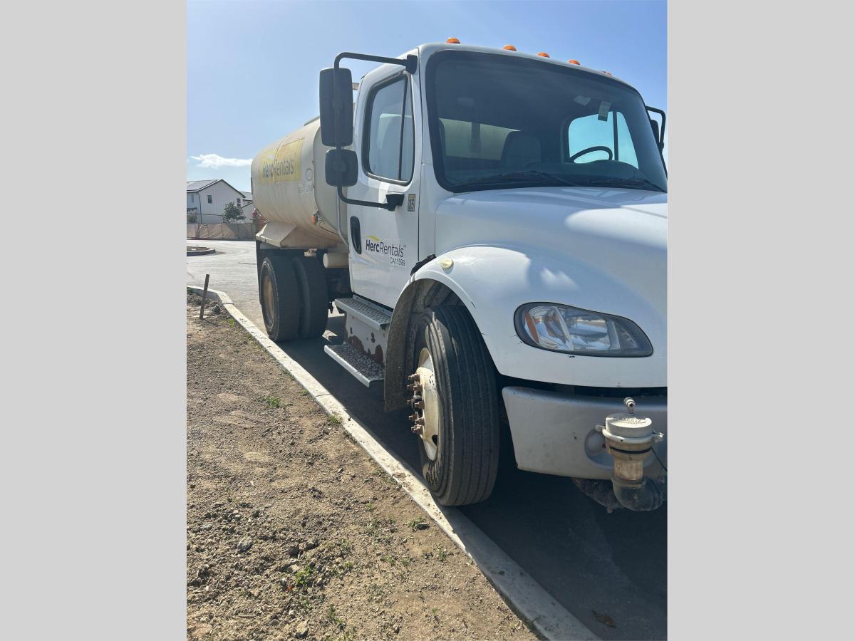 2018 Freightliner M2106