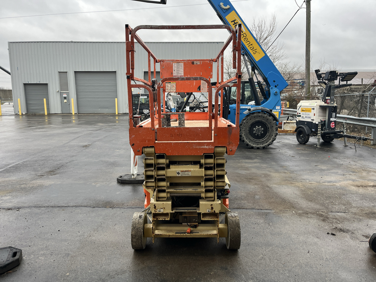 2017 JLG 3246ES