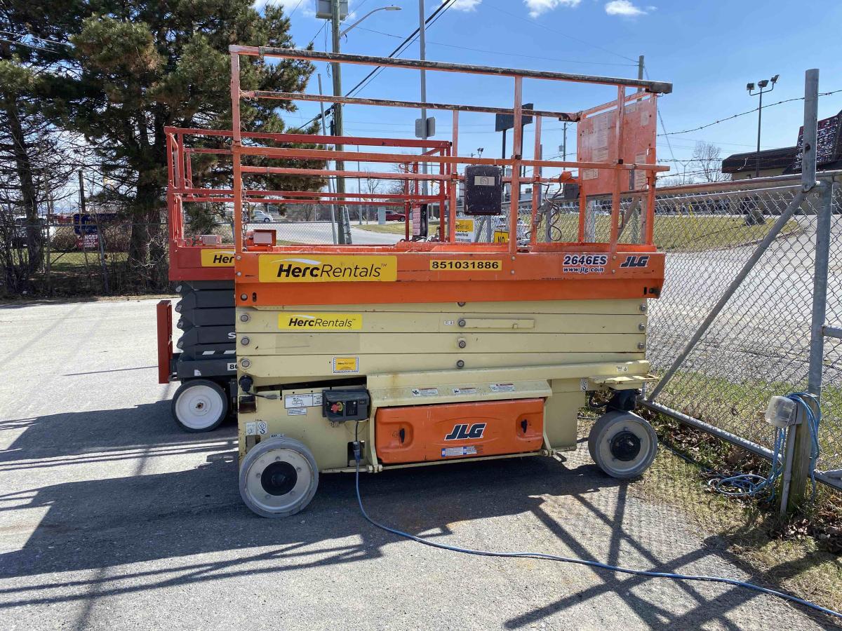 2017 JLG 2646ES