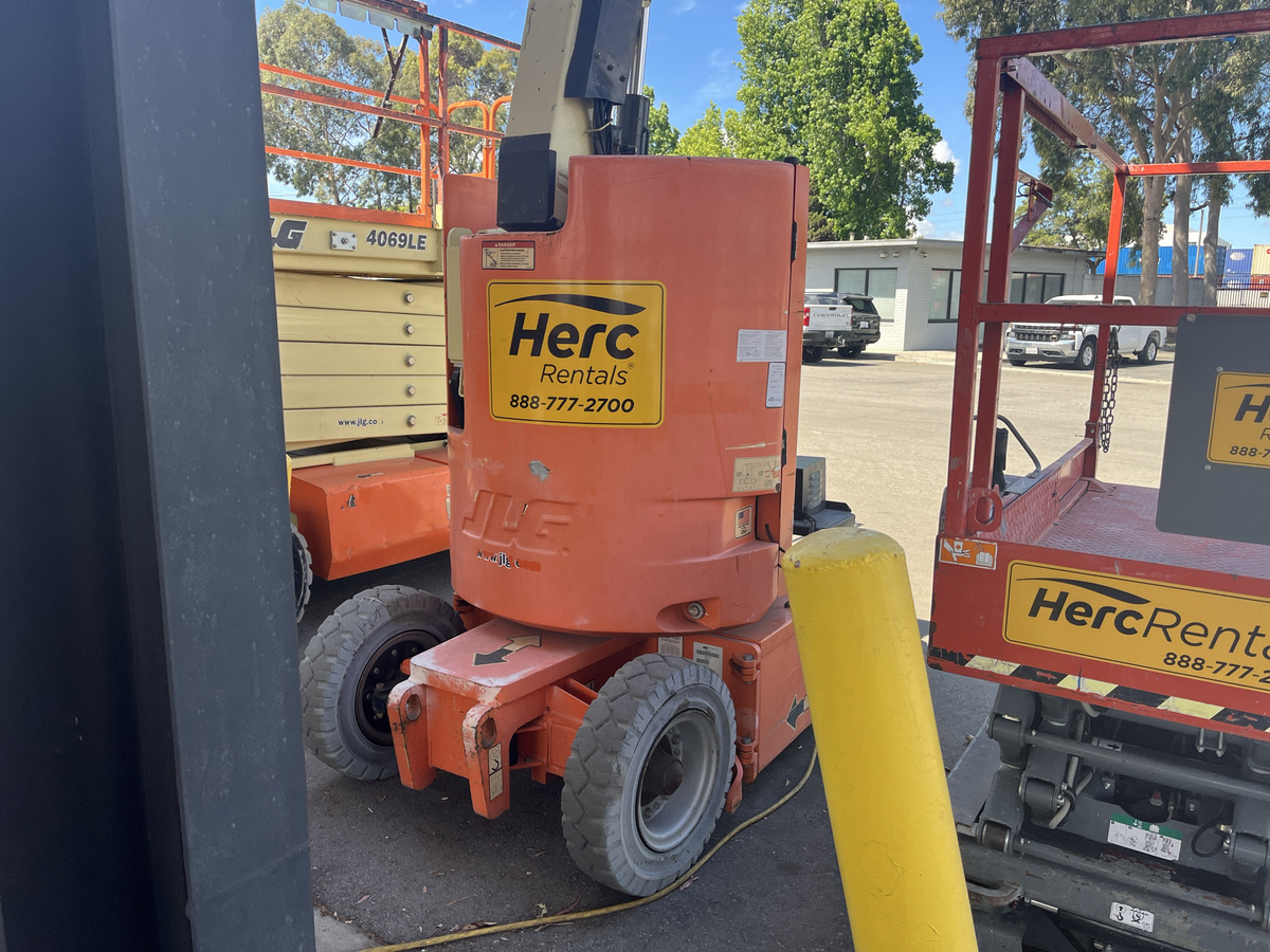 2015 JLG E300AJP-3