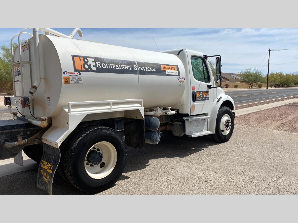 2020 Freightliner M2106