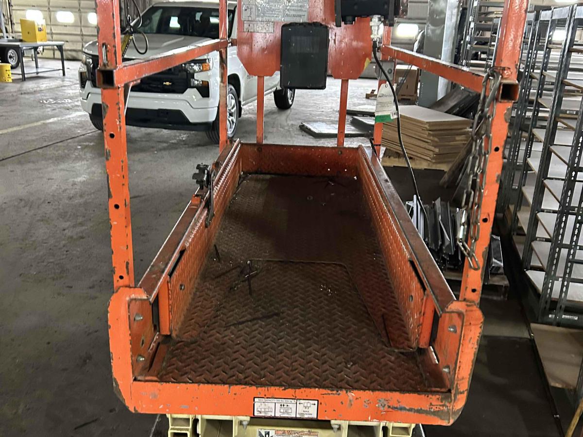 2017 JLG 1932R