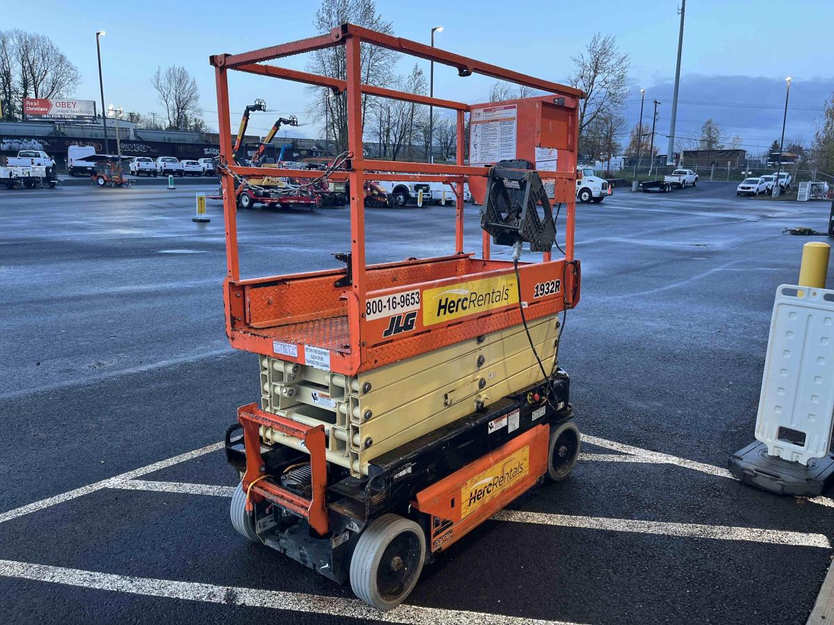 2017 JLG 1932R