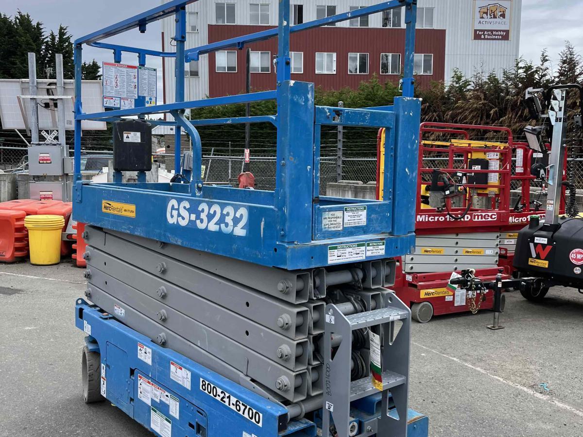 2018 Genie GS-3232