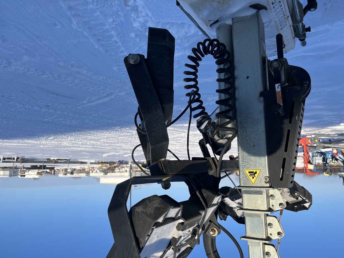 2018 Magnum PLT240-5