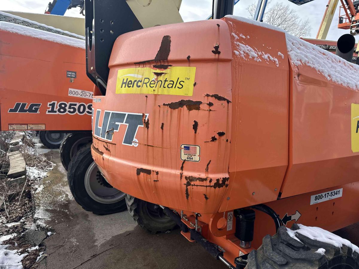 2017 JLG 660SJ