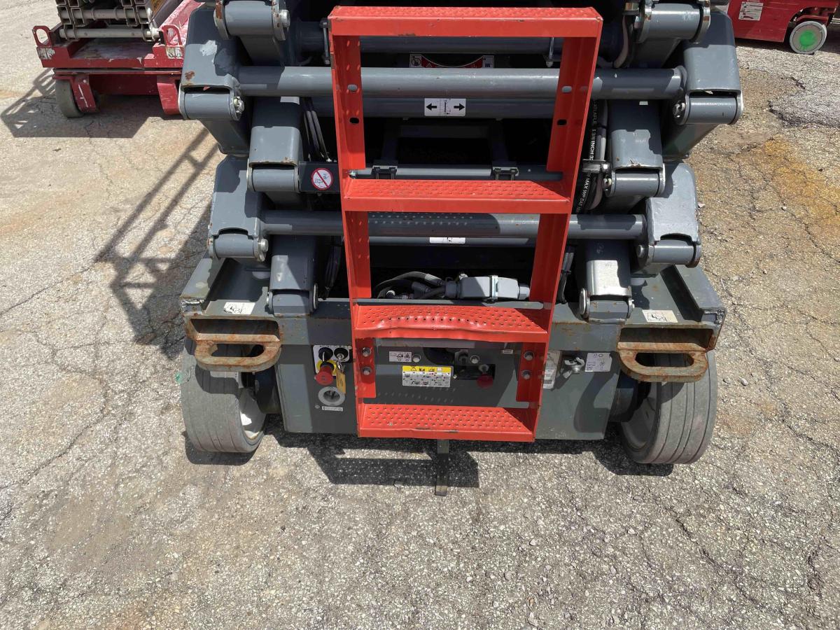 2017 Skyjack SJ4740
