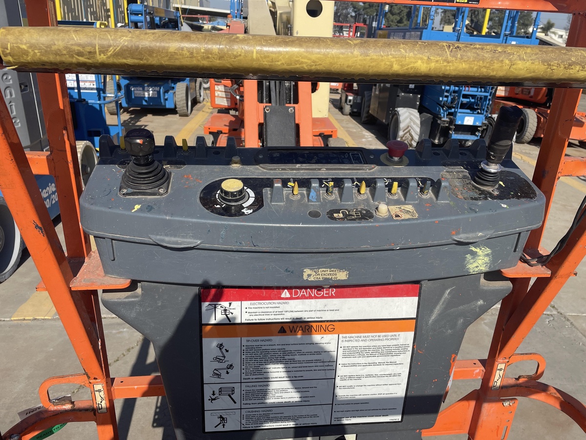 2018 JLG E400AJPN-5
