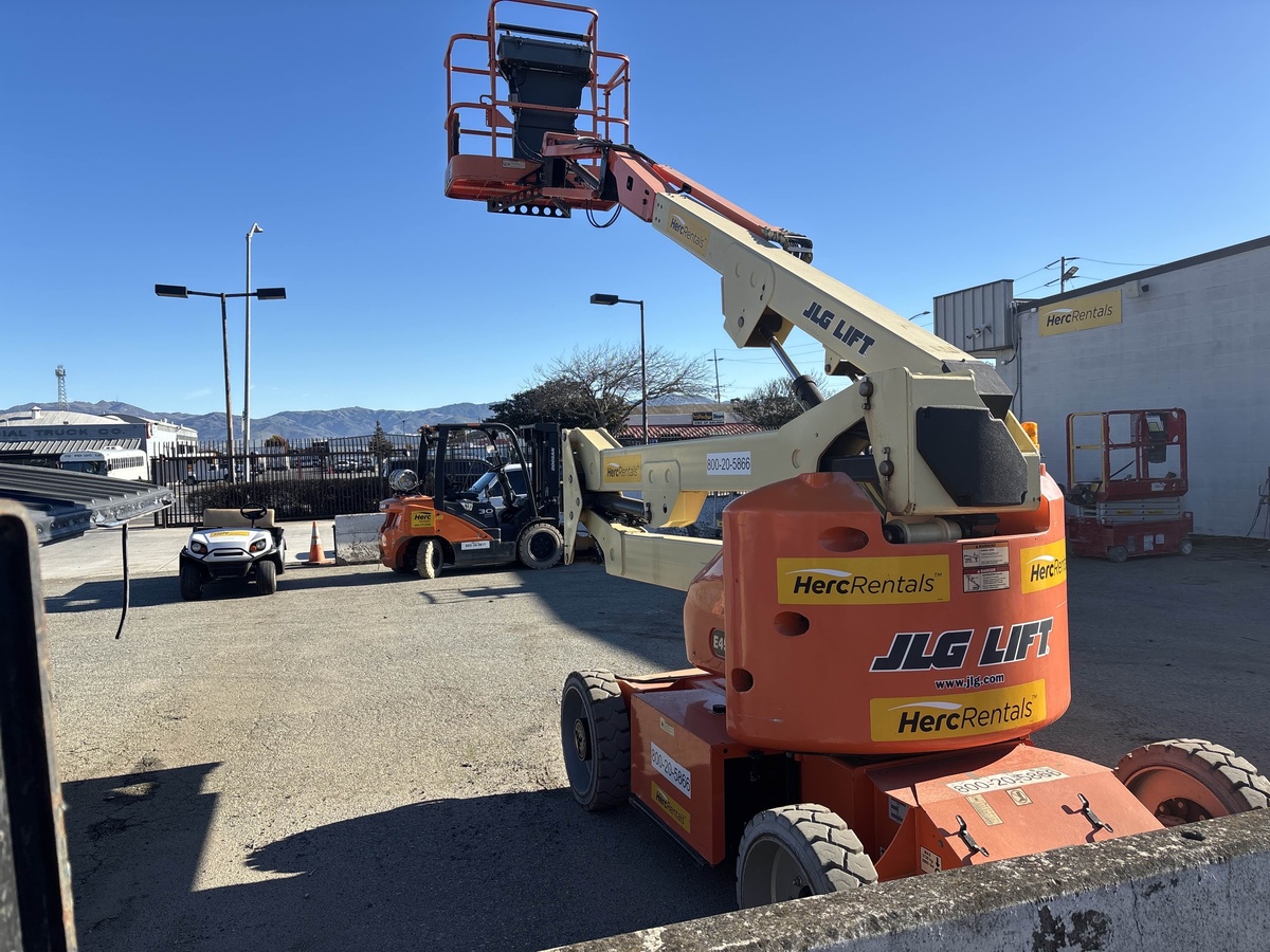 2018 JLG E450AJ-2