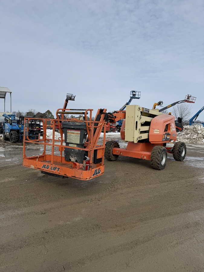 2017 JLG 450AJ