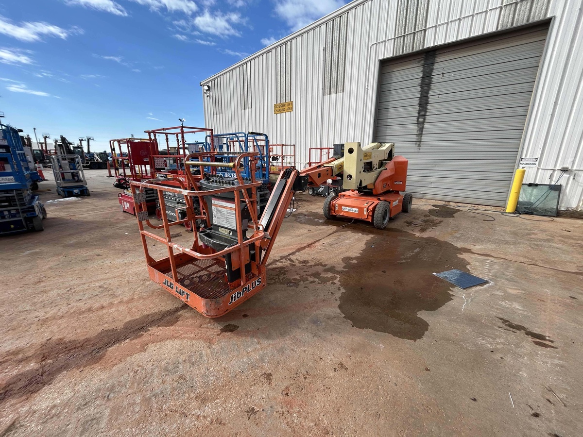 2017 JLG E400AJPN
