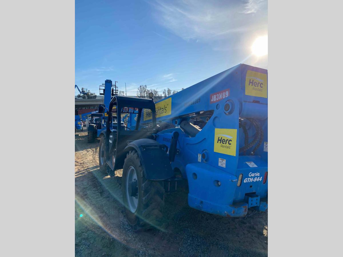 2015 Genie GTH 844