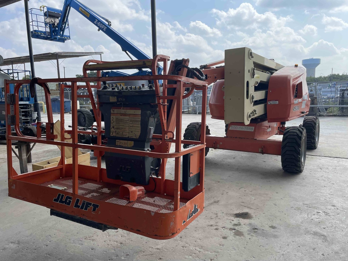 2017 JLG 450AJ-2