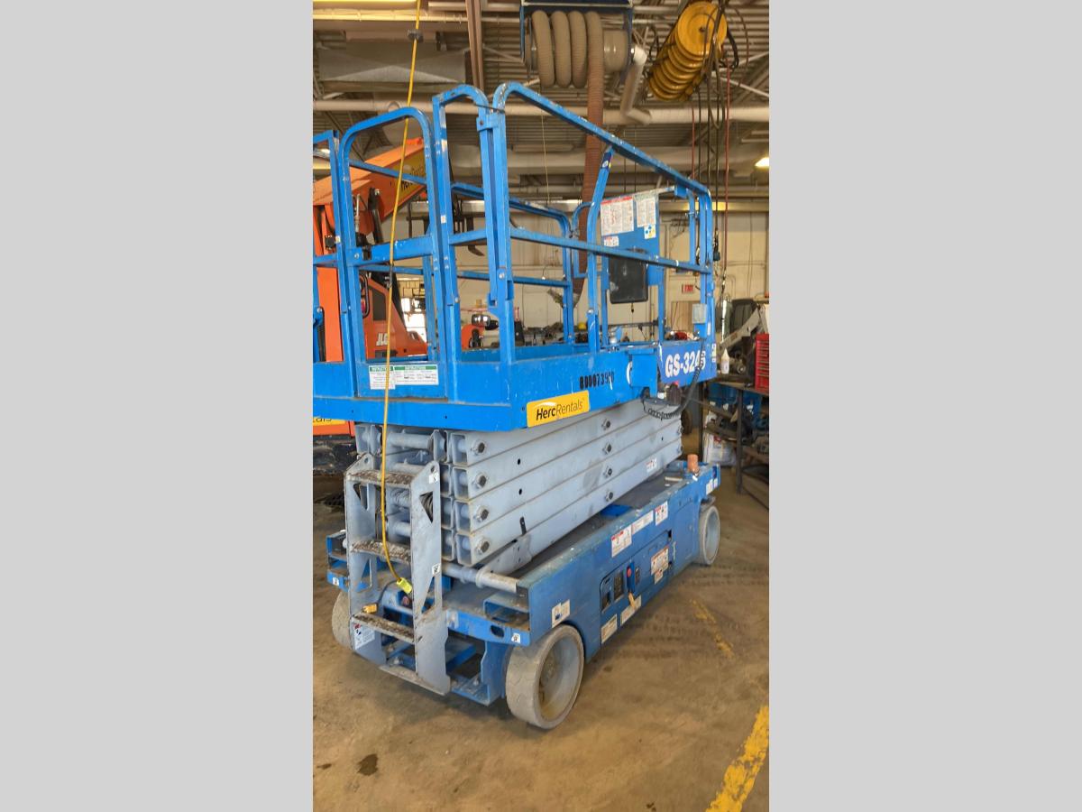 2015 Genie GS-3246