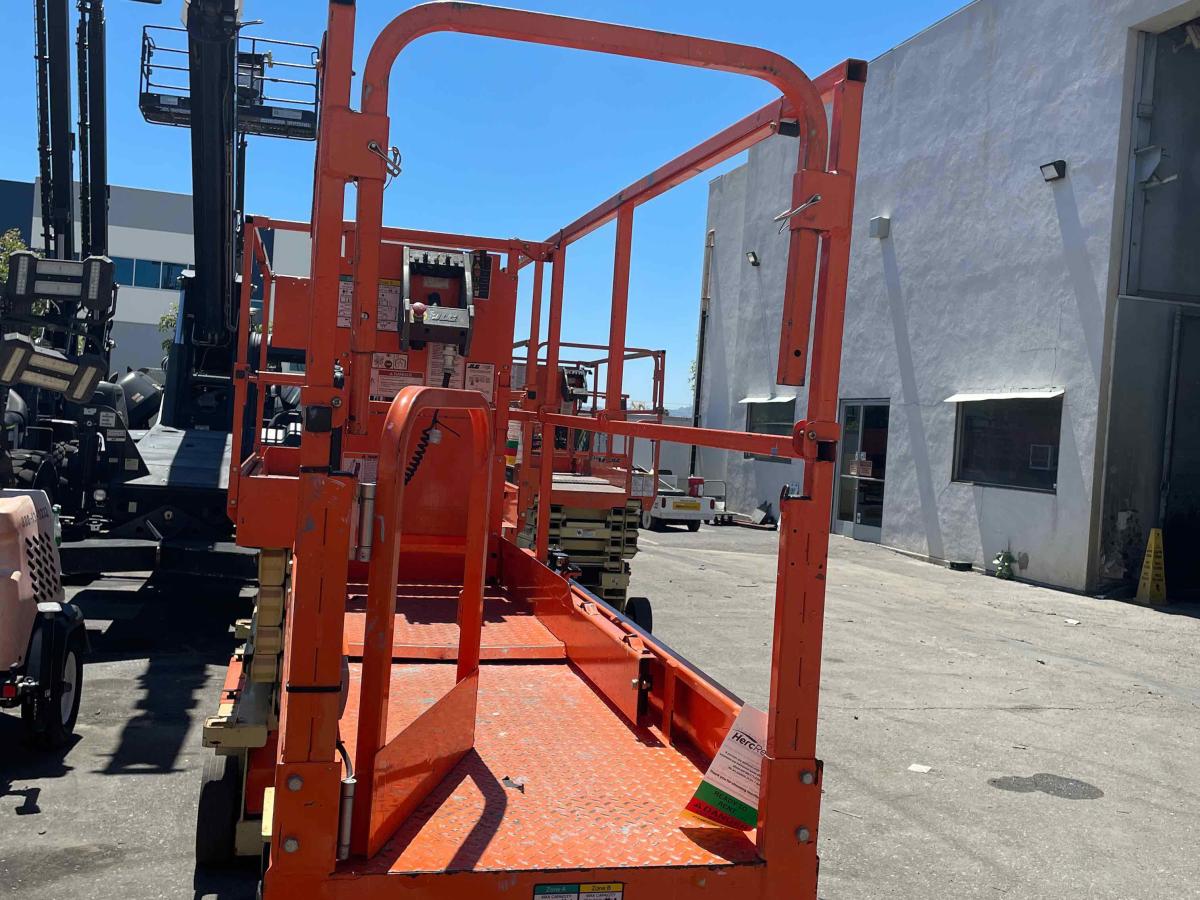 2017 JLG 2632ES