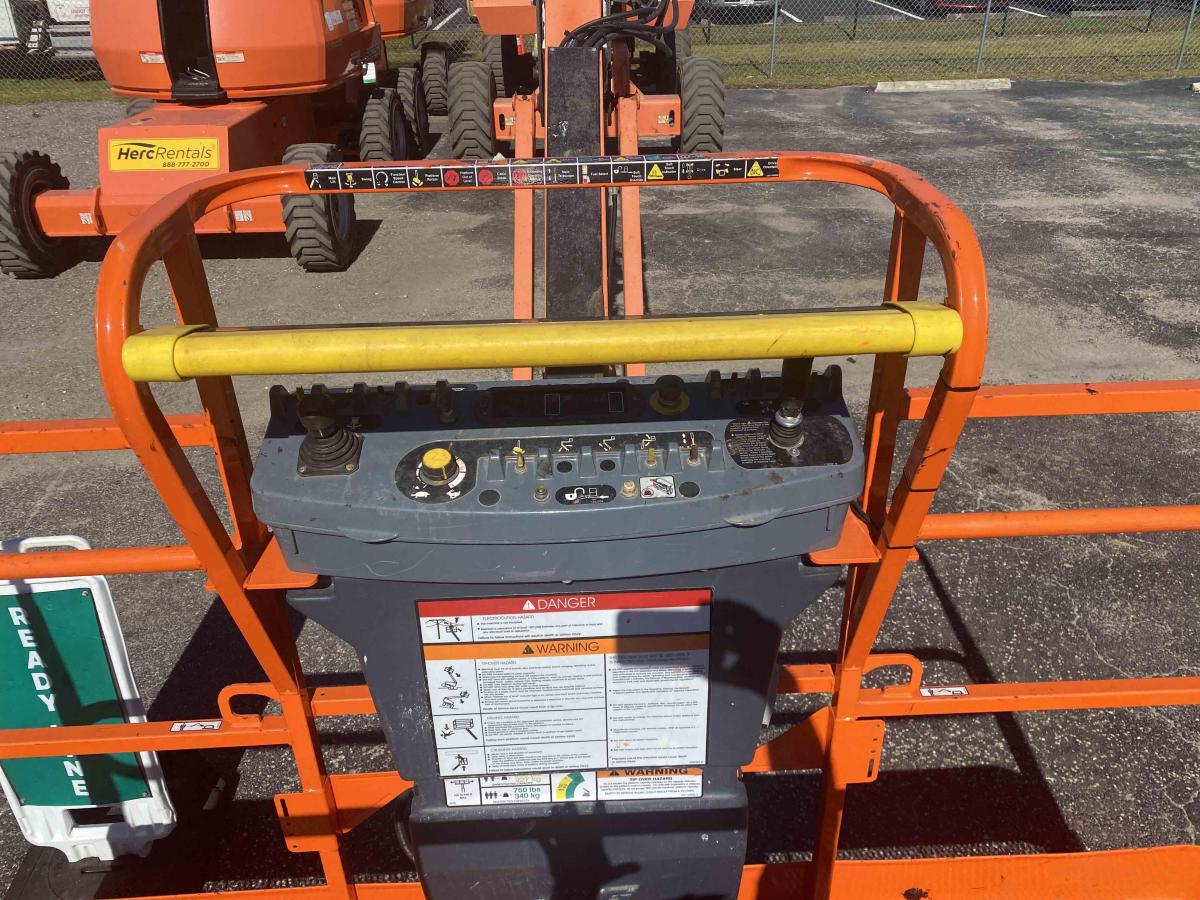 2017 JLG 860SJ