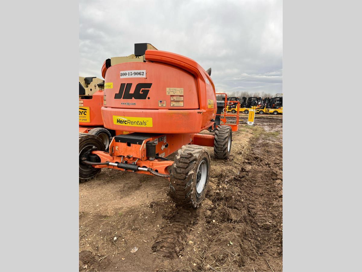2017 JLG 450AJ