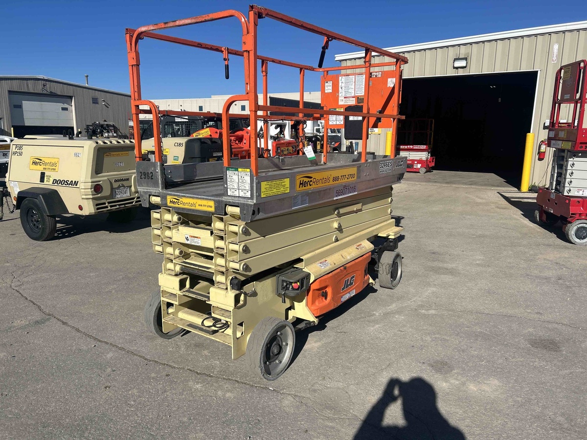 2014 JLG 3246ES-3