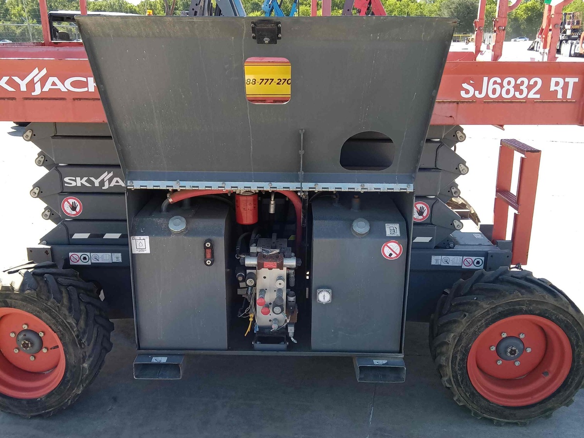 2018 Skyjack SJ-6832RT-6