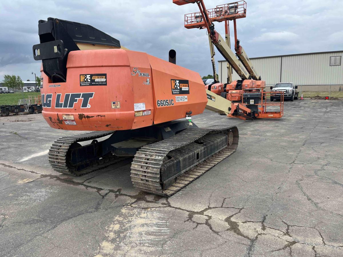 2017 JLG 660SJC