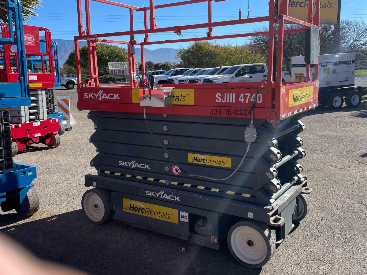 2017 Skyjack SJ4740