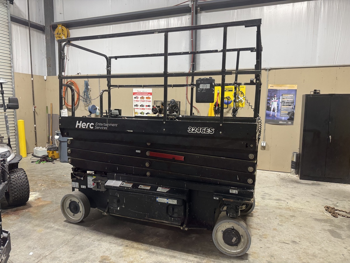 2019 JLG 3246ES-2